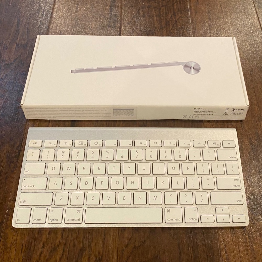 Apple Wireless Keyboard Numeric Keypad Aluminum Silver A1314 MC184LL/A Bluetooth